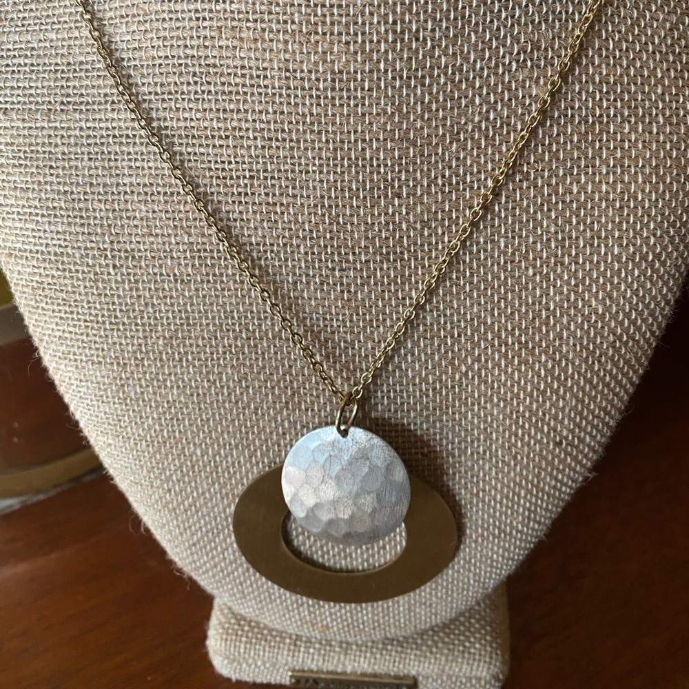Long pendant necklace